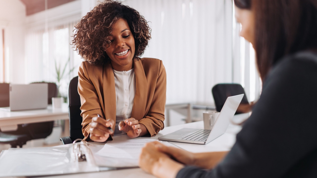 Client,Consulting,With,A,Agent